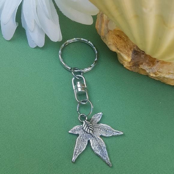 🍁 Nature Leaf Keychain - Picture 5 of 6